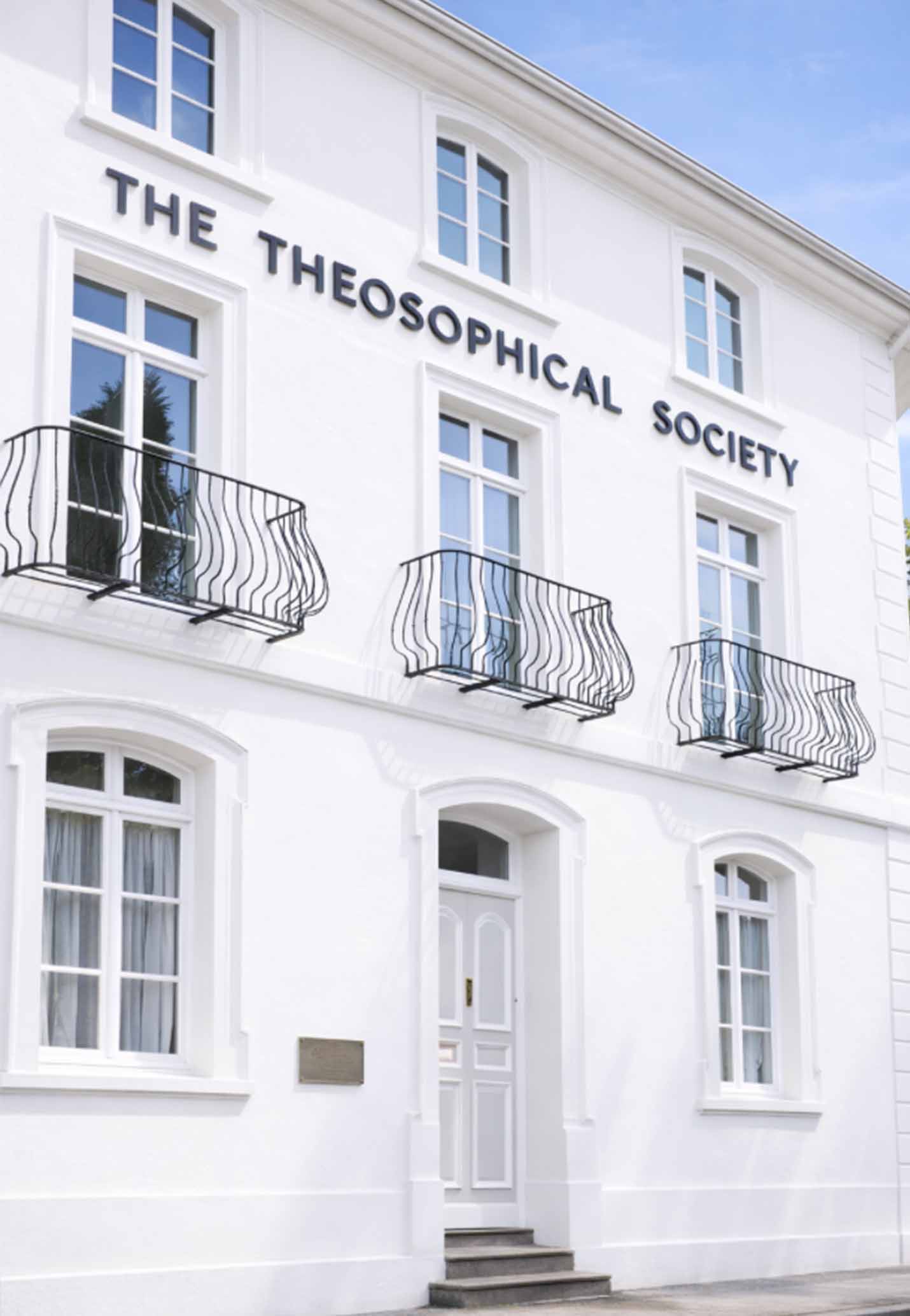 Road to Torbay Lodge